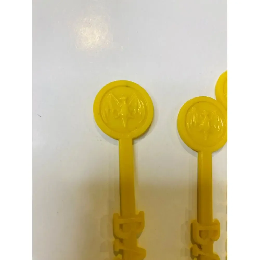 Lot of 8 Vintage Bacardi Yellow Plastic Swizzle Cocktail Sticks Stirrers 6.25